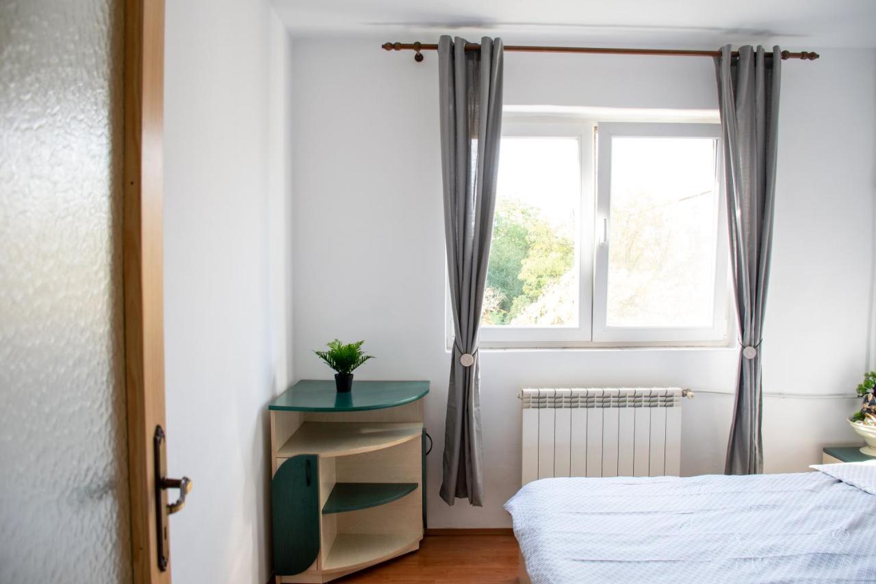 Family-Friendly Apartment Oradea Bagian luar foto