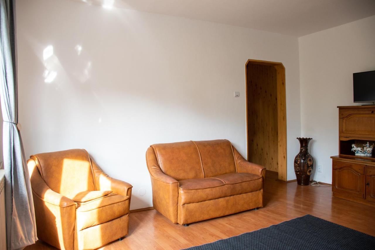 Family-Friendly Apartment Oradea Bagian luar foto