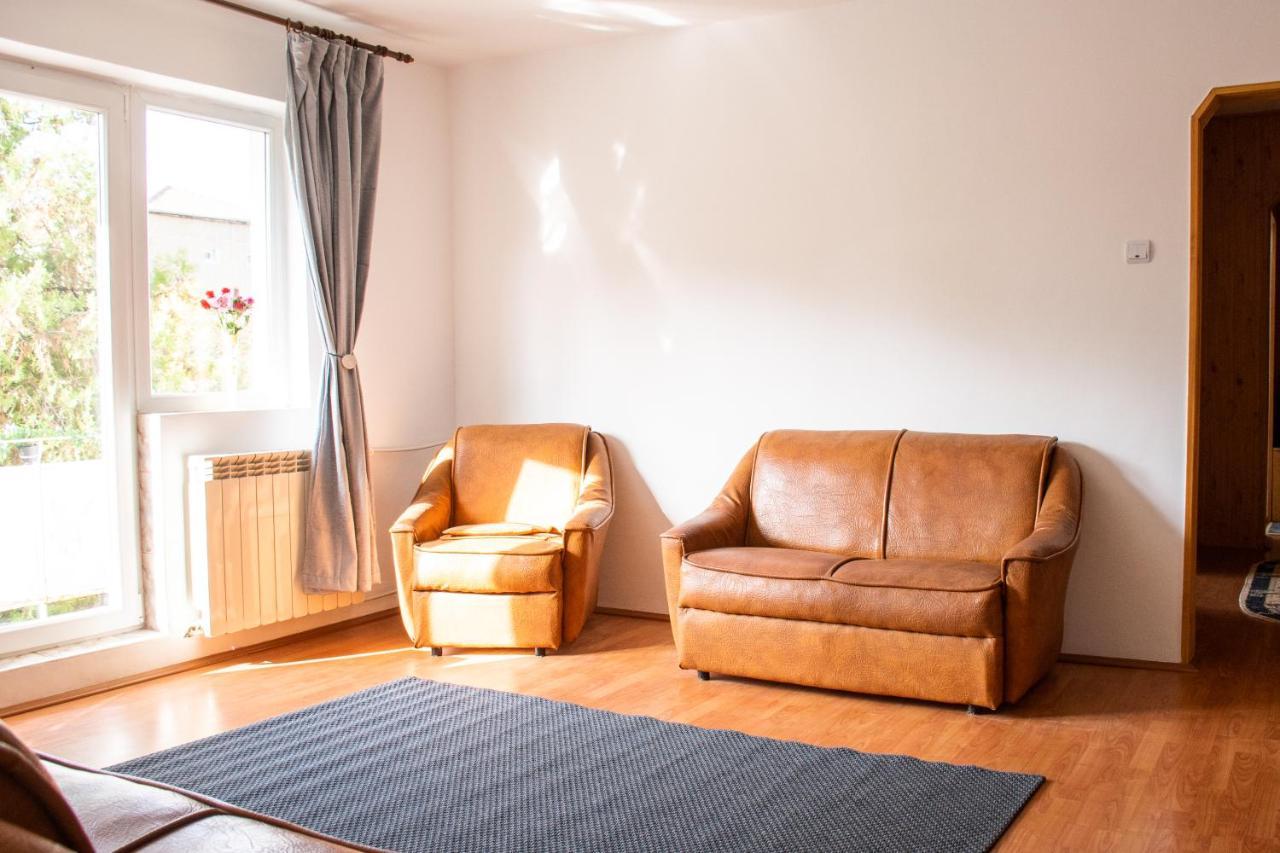Family-Friendly Apartment Oradea Bagian luar foto
