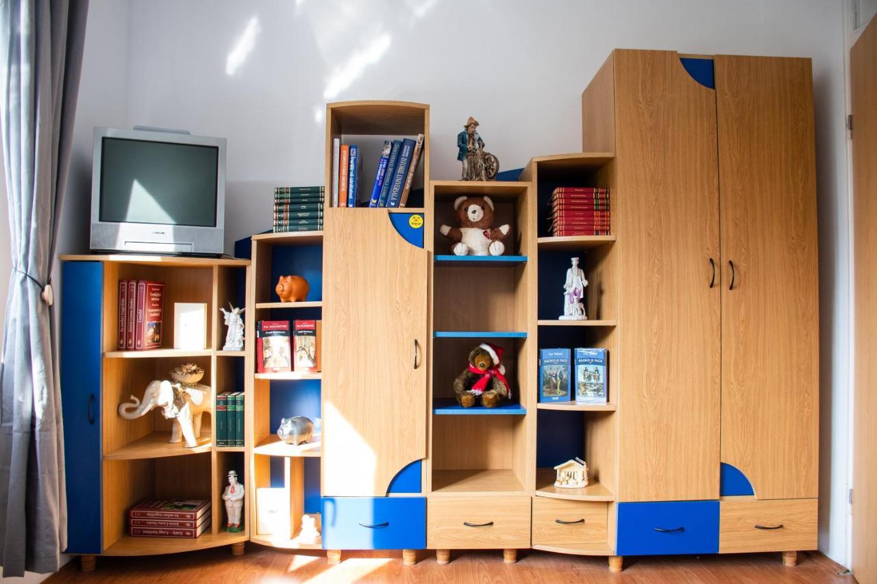 Family-Friendly Apartment Oradea Bagian luar foto