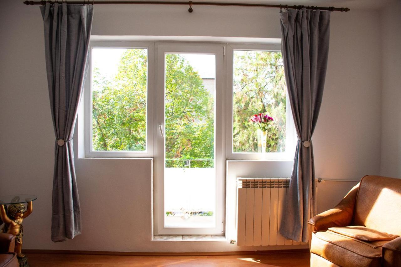 Family-Friendly Apartment Oradea Bagian luar foto